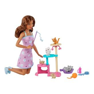 Barbie Kitty Condo -muotinukke ja kissanpennut leikkisetti