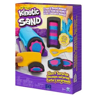 Kinetic Sand Slice n' Surprise - Yllätyshiekkakuvio-setti